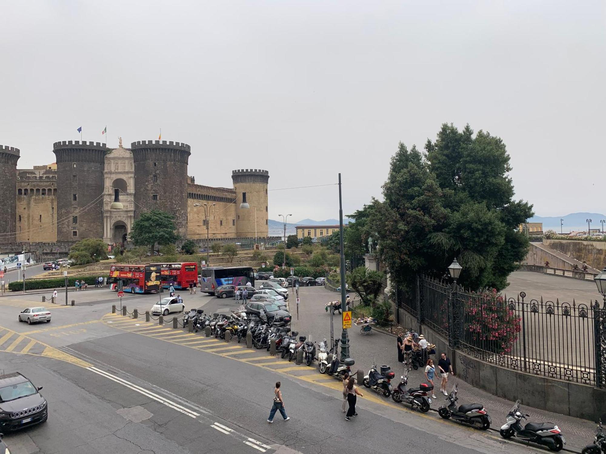 Residence Gli Angioini Srl 那不勒斯 外观 照片